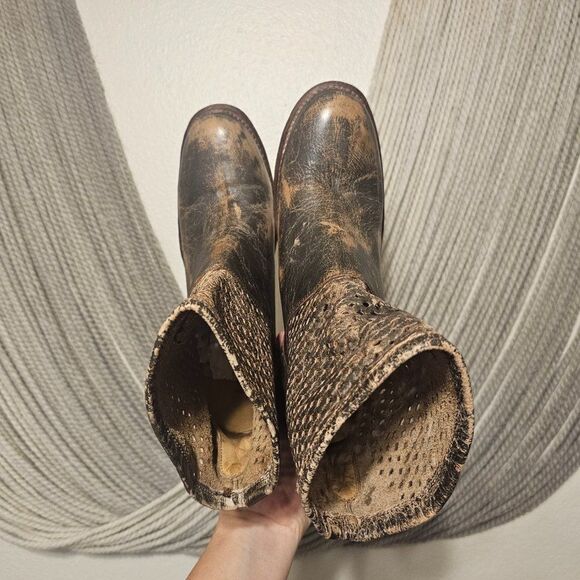 Bed Stu "Dutchess" Perforated Distressed Leather Pull On Wedge Ankle Boots Sz 10 - Picture 7 of 8